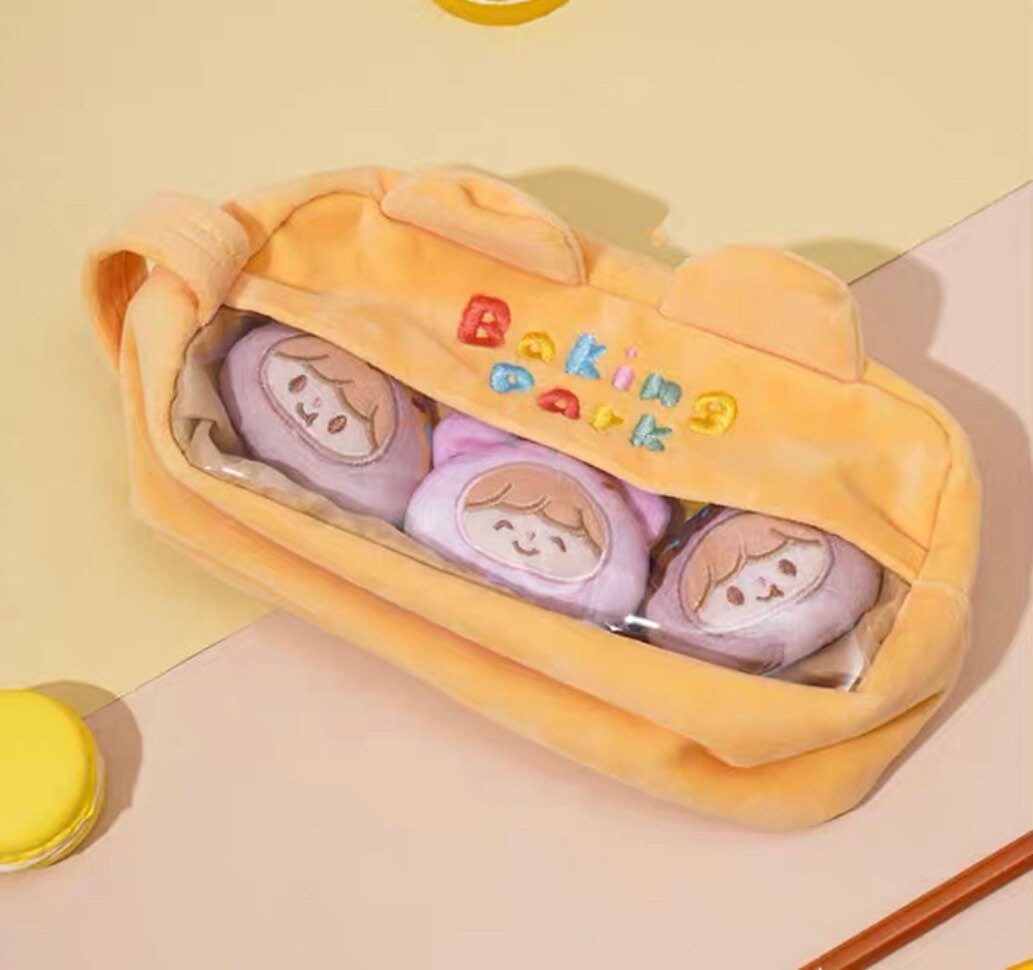Molinta 「Baking Park」series stationery plush storage bag with 3 plush breastpin