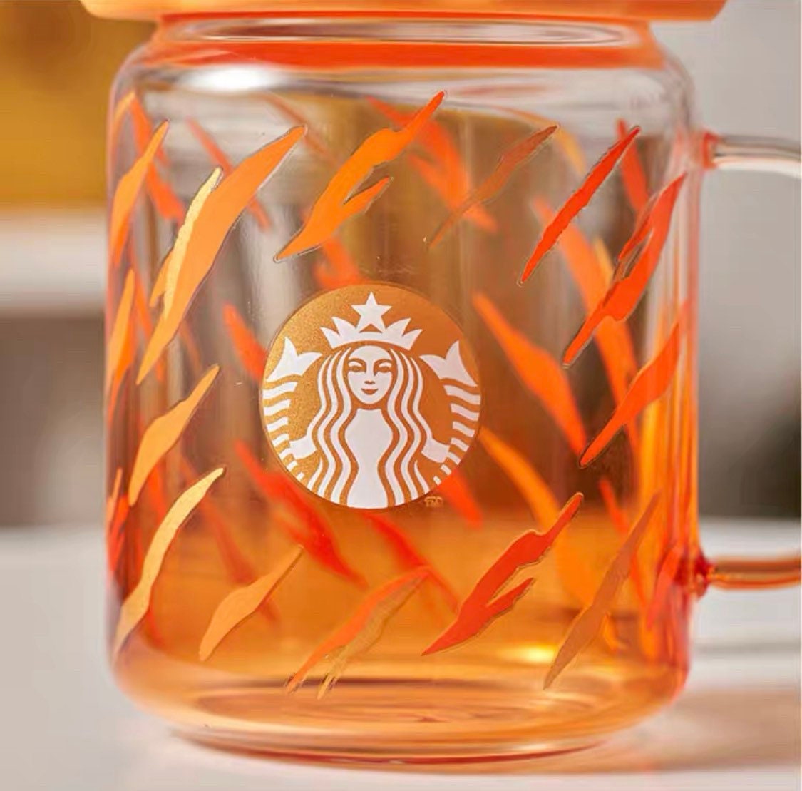 Starbucks China 525ml 2022 new year cute tiger series tiger stripes glass cup with tiger claw cup cover