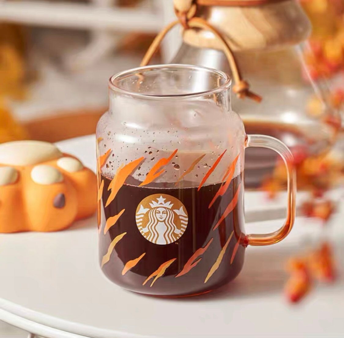 Starbucks China 525ml 2022 new year cute tiger series tiger stripes glass cup with tiger claw cup cover